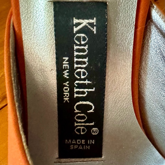 Kenneth Cole New York orange heels. Size 7 - Picture 4 of 4